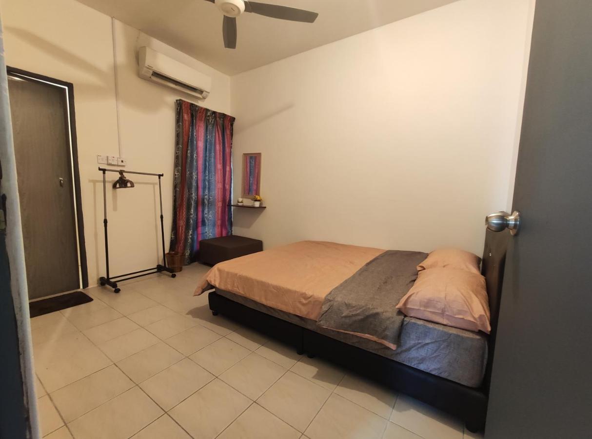 Homestay At Petrajaya,Кучинг Екстериор снимка